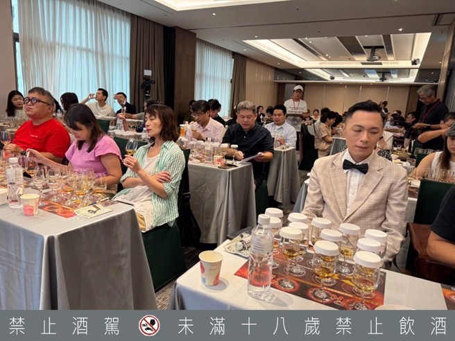 今年金威獎台北場，參與民眾破百人，盛況空前。（陳瑀倫攝）飲酒過量 有害健康