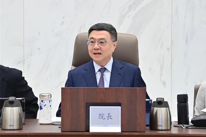 卓榮泰說，2027年是電廠除役高峰，「對台灣整個國家能源增長是特別特別地困難」，面對2030年將新增700萬瓩用電需求，屆時建置新電廠、能源開發可達920萬瓩「還有餘裕」。（行政院提供／游念育台北傳真）