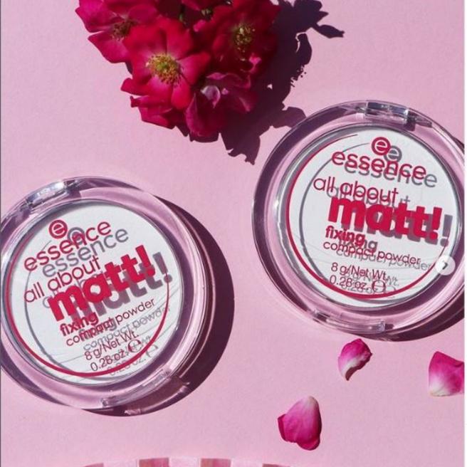 essence 超雾光定妆粉饼。图/业者提供