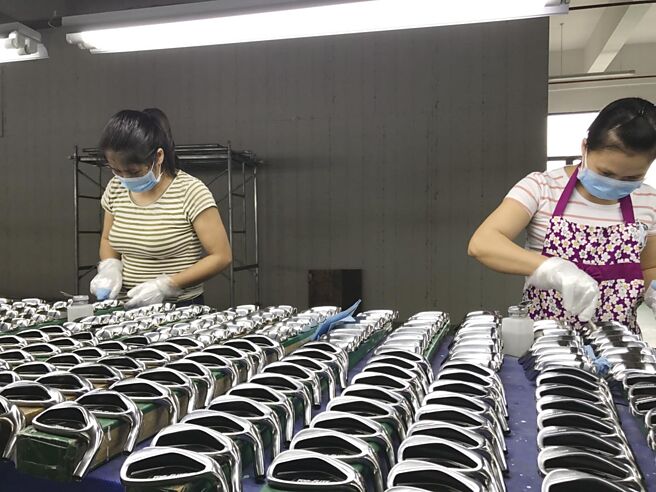 由於高球運動族群擴大，美國高爾夫球用品市場，2023年底消費金額比2019年成長大約40％到50％。圖／本報資料照片