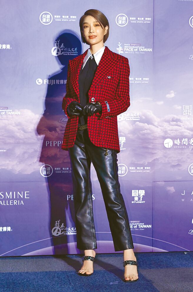 蔡淑臻擔任第13屆璀璨之星評審，給予選手們實用的意見。（陳俊吉攝）