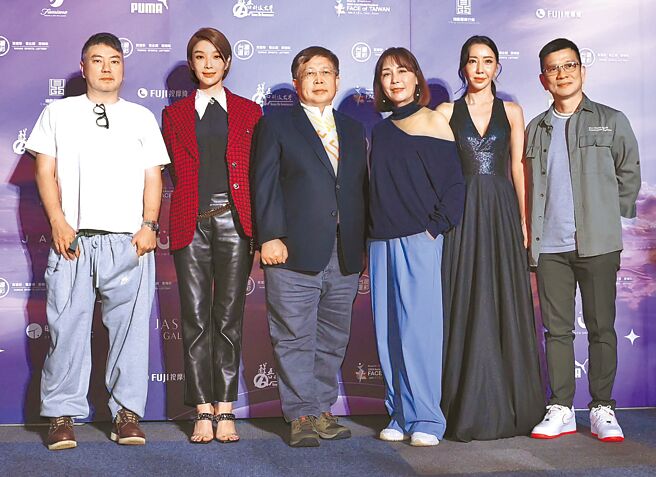 踢帕娛樂董事長詹仁雄（左起）、蔡淑臻、威剛董事長陳立白、伊林娛樂副董事長陳婉若、韓國Asia Model Festival代表MS.Rauren與音樂製作人陳子鴻一同參與評選。（陳俊吉攝）