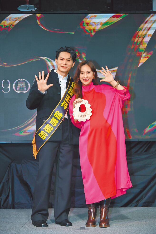 姚淳耀（左）、吳姍儒22日出席金鐘獎典禮主持人發布會。（三立提供）