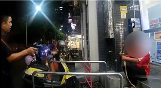 台中一中商圈惊见双刀男 直球对决！悍警电击枪制伏