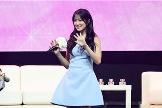 金惠奫秀中文土味情話「我變性了」！邊佑錫無預警現身嗨翻