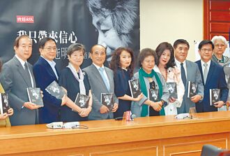 被施明德1張微笑照震撼！管中閔感慨：偉大反抗者就是這樣鑄成