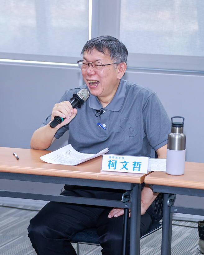 民眾党主席柯文哲近期风波不断，不只假帐争议延烧，妻子陈佩琪看1.2亿豪宅也引起热议。柯文哲24日出席活动表示，自己不用装穷，本来就买得起1亿元的房子。（资料照／罗永铭摄）