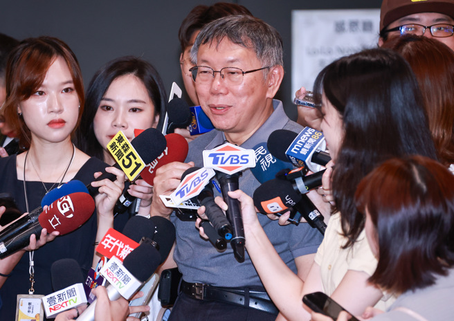 民眾党主席柯文哲近期风波不断，不只假帐争议延烧，妻子陈佩琪看1.2亿豪宅也引起热议。（罗永铭摄）