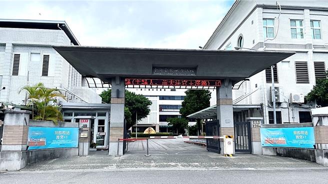 刘姓男子去年两度与未成年女学生合意性交，因犯后坦承不讳，加上女学生求情，台东地方法院依对于14岁以上未满16岁之女子为性交罪，共2罪，各处有期徒刑4月。应执行有期徒刑5月。（本报资料照）