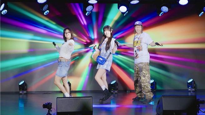 宋智孝（左起）、Rei、池锡辰组团为600发，挑战魔性又洗脑的音乐。（中天综合台提供）