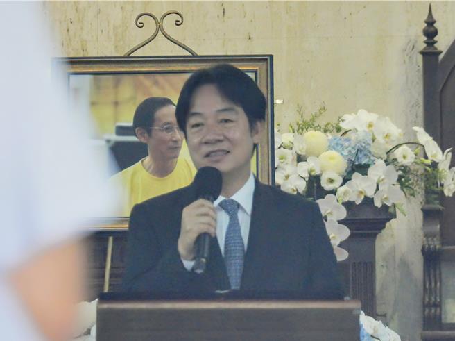 總統賴清德今天南下出席曾貴海追思會，頒發褒揚令，感念其為台灣民主、環境奔走的貢獻。（任義宇攝）