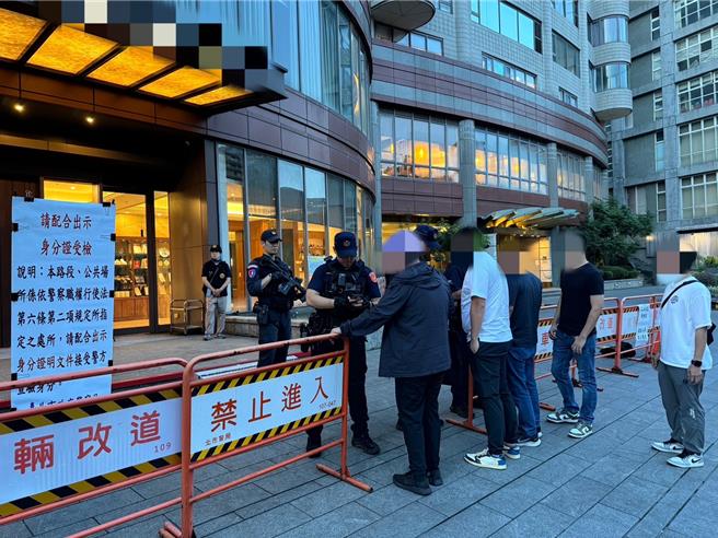 北联帮聚会，80警搜证盘查。（警方提供）