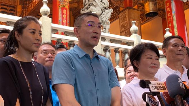 基隆市长谢国梁（左二）强调，罢免案民进党全都是民进党规画操作，他会交出更好的市政成绩单。（徐佑升摄）