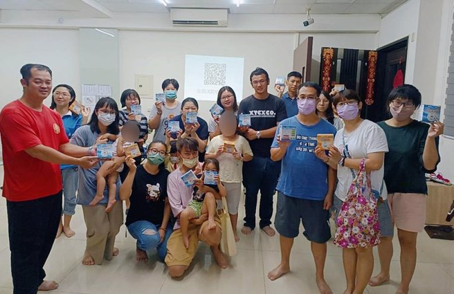 台南六甲「DoRo多肉植人工作室」主动揪团买住警器，短短几天内，吸引20多人下单，订购近200颗住警器。（官田消防分队提供／张毓翎台南传真）