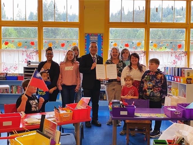 嘉義市興安國小訪美，與美國當地學校交流永續議題。（嘉義市政府提供／呂妍庭嘉義傳真）