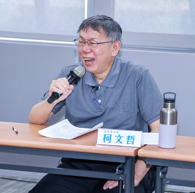 民眾党主席柯文哲近期风波不断，不只假帐争议延烧，妻子陈佩琪看1.2亿豪宅也引起热议。柯文哲24日出席活动表示，自己不用装穷，本来就买得起1亿元的房子。（罗永铭摄）