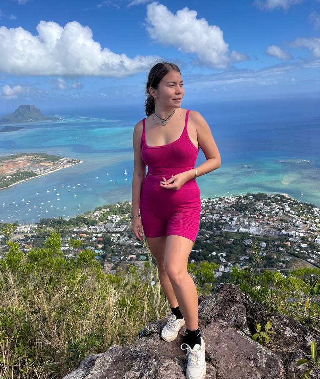 29岁女子札莉亚‧沙米古洛瓦前往模里西斯度假，期间却突然失联，家人仅收到她传来的讯息：「别再联络我」，不料数日后发现她已遭一名交友软体认识的新男友杀害，尸体被弃于当地树林。（Zaliya Shamigulova）（图／翻摄FB／Zaliya Shamigulova）