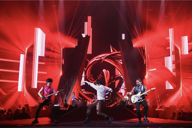 五月天今压轴演出，为超犀利趴画下圆满句点。（相信音乐提供）