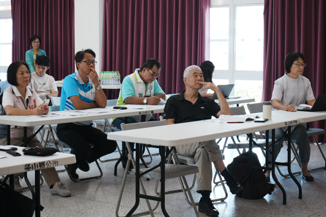 宜蘭民眾關心新軌道問題。（圖／公民幫推提供）