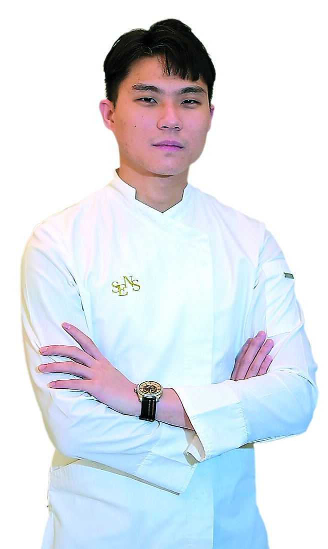 〈SENS〉主厨吴定佑（Chef Darius）本季将水果果香、酸甜融入菜色中，平衡咸鲜浓郁，提升风味层次感。图／姚舜