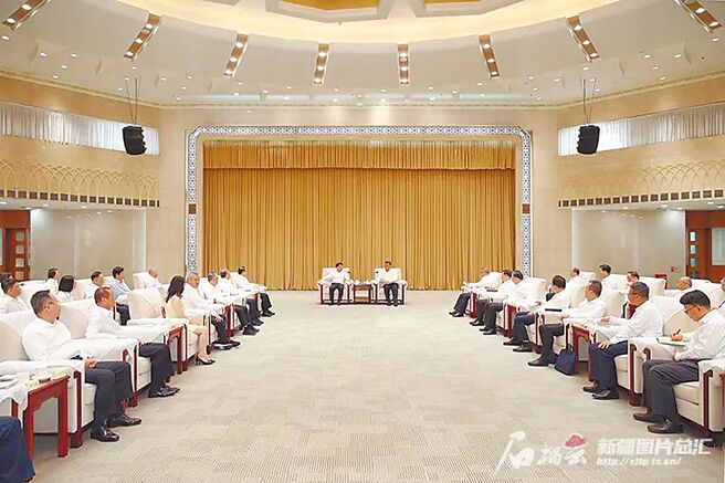 新疆維吾爾自治區黨委書記馬興瑞2日在烏魯木齊會見台商台企參訪團。（摘自大陸國台辦官網）