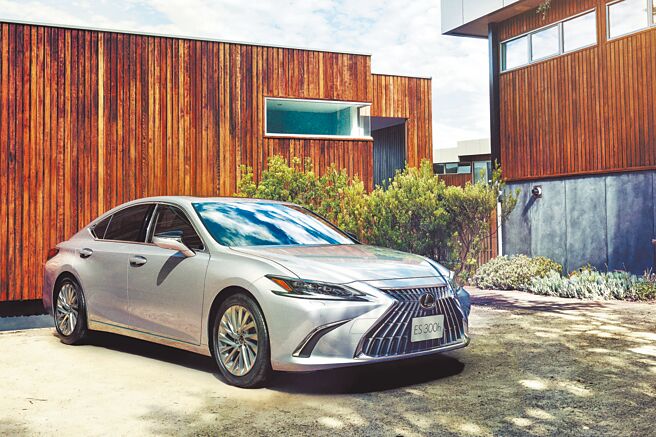 LEXUS ES車系購車享100萬40期零利率。（和泰汽車提供）