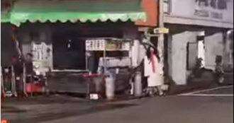 夭壽！直播主鬼月深夜裝「白衣長髮鬼」街頭嚇人  警方怒逮2人法辦
