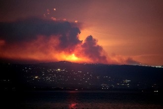 真主党「第一阶段」开轰数百火箭、无人机 以色列进入紧急状态