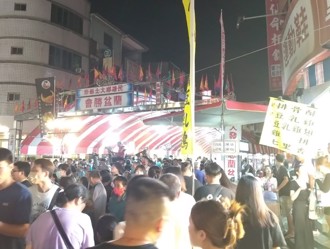 嘉義夜市擠爆「前胸貼後背」 在地人傻了：比過年還熱鬧