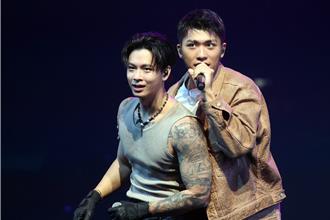 高尔宣出事了！超犀利趴唱一半「手脱臼了」惊悚画面吓坏观眾