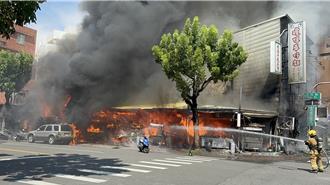 疑板娘跌倒导致瓦斯桶爆炸 酿附近摊贩餐厅陷火海！损失惨重