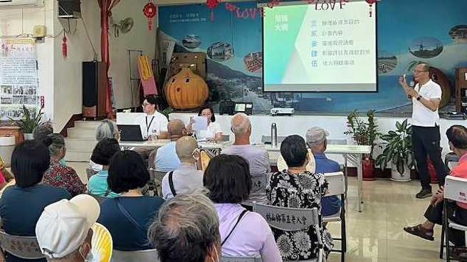 杨麦公司负责人杨程钦在7月的环境说明会中公布调查结果，直指未见猛禽过境，让环保团体难以接受。（图／翻摄枋山风力发电计画公开会议会议纪录）