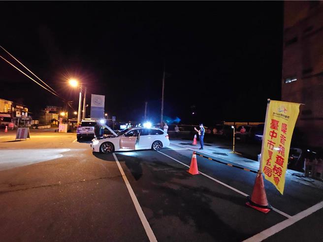 警方執行「環、警、監聯合稽查」取締噪音超標車輛。（警方提供／李京昇台中傳真）