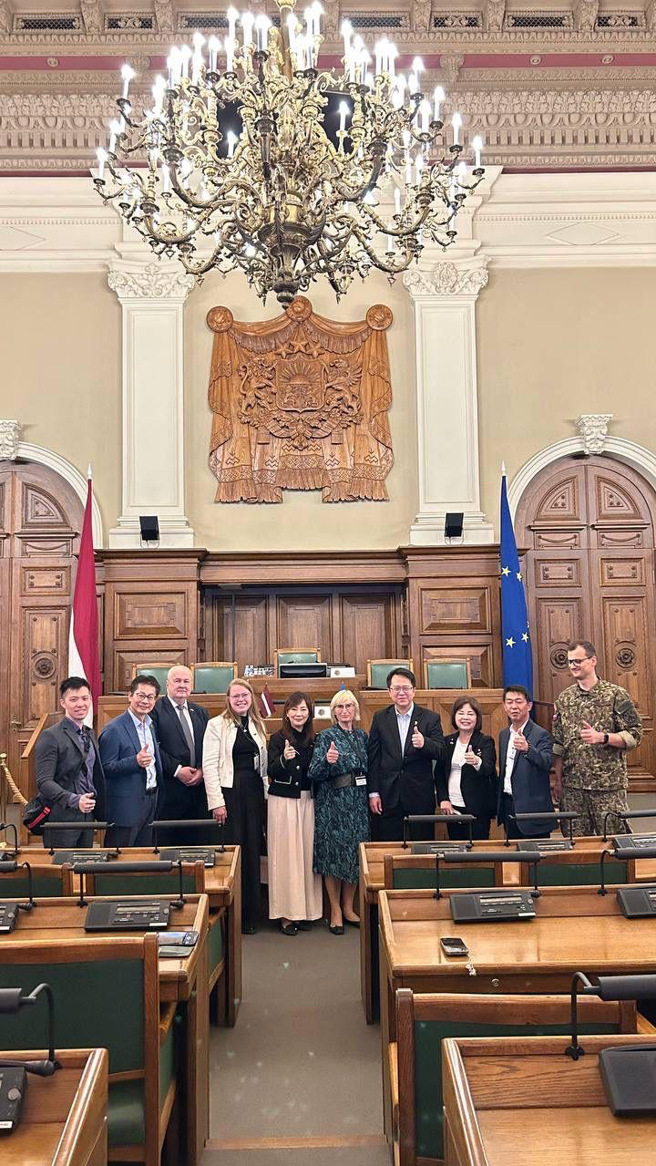 邱委員一行參訪拉脫維亞國會。（駐拉脫維亞代表處提供）