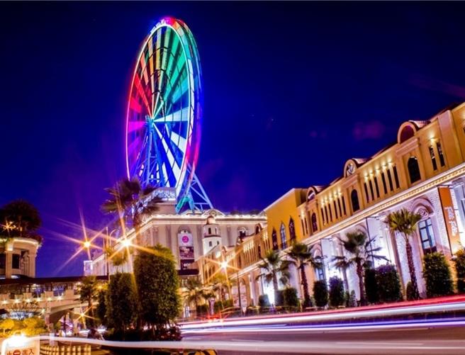 義大遊樂世界推出軍人限定優惠。（義大世界提供）