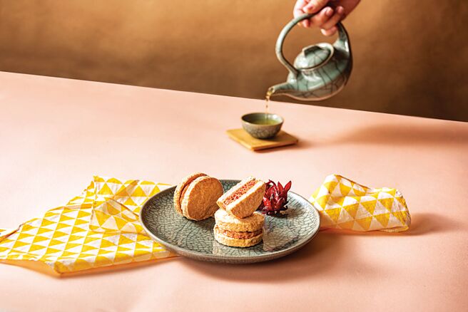 西班牙達克餅洛神花自上市以來深獲大小旅客的喜愛，是到理想大地必買的伴手禮。圖／理想大地渡假飯店提供