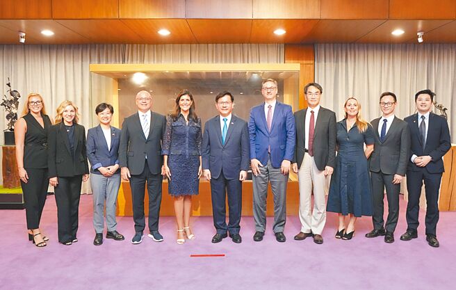 外交部长林佳龙8月23日午宴美国前驻联合国大使海莉访问团。（摘自外交部长林佳龙脸书）