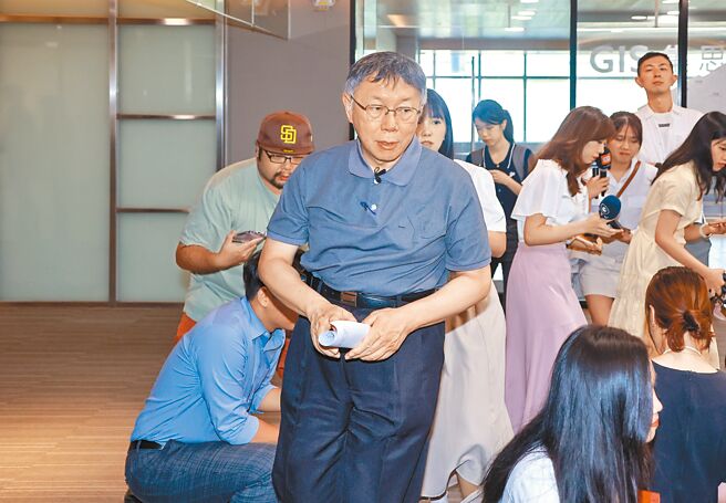 陈佩琪看1.2亿豪宅引起热议，柯文哲24日表示，不用装穷，本来就买得起1亿元的房子。（罗永铭摄）