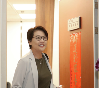 黃珊珊遭停權仍徵才？「國會辦公室」2職缺待遇曝光