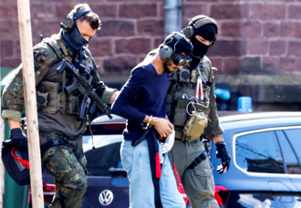 敘利亞男「專殺異教徒」 德慶典狂砍頭頸釀3死8傷