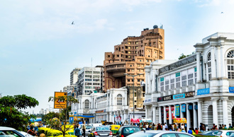 广场突播「男女交迭片」 电子看板遭骇 路人全傻了