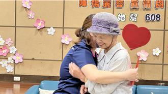 捐錢援助單親媽媽52年 90歲陳楊麗蓉今年再捐60萬