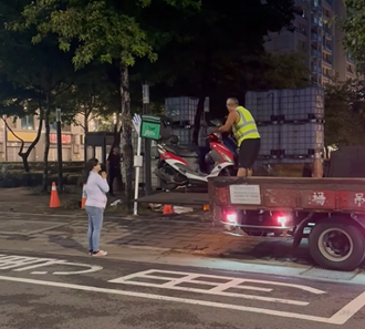 警月接「這社區」125件檢舉 外送員遭拖吊！雙手合十求放車