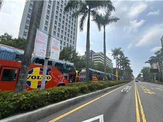 遊覽車司機包圍交通部  警嚴防車輛占據路口阻礙交通