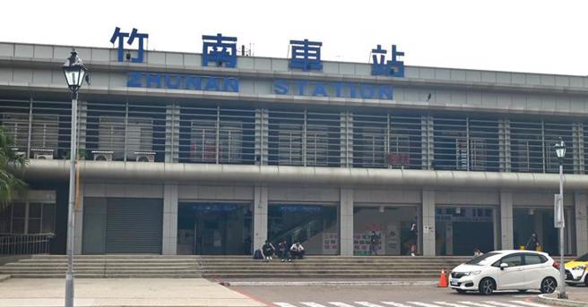 竹南火车站猪口拿蝴蝶蝶刀挥舞，莽男吓坏眾人动机曝光。（中时资料照）