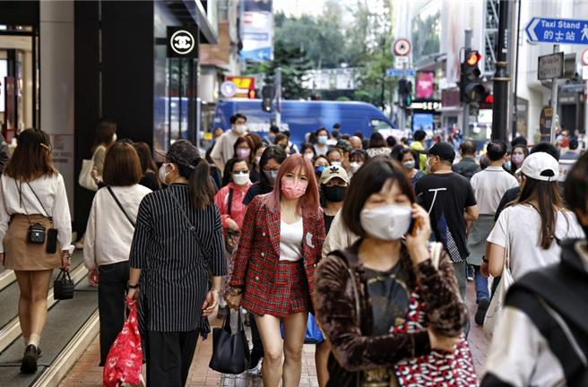 一名任職香港房屋署的陳姓工程督察，2022年申請隨台籍配偶在台灣居留（依親），遭台方拒絕後，如今又傳其已遭港府停職，最終可能面臨被解雇的命運。圖為示意圖。（摘自中新社）