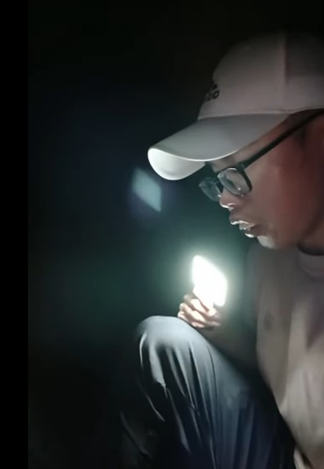 邓佳华吐到瘫软坐在地上。（图／胡文英脸书）