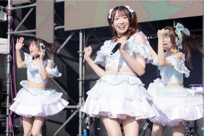 女团Jewel☆Garden台籍成员「初季」（中）首次返乡开唱。（POYE INTERNATIONL提供）