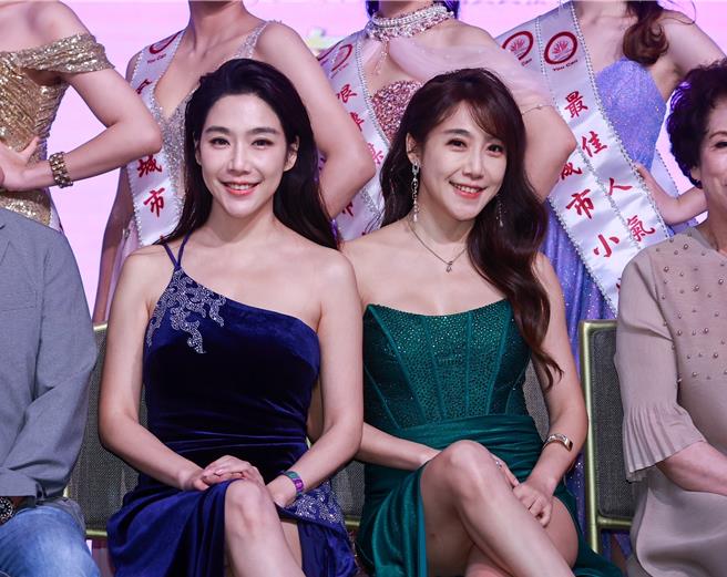 双胞胎依依（左）、佩佩担任25日晚间全球城市小姐选拔颁奖嘉宾。（罗永铭摄）