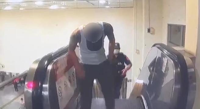 男子随身携带蝴蝶刀甩刀乱挥，铁路警察局台中分局表示，陈男疑心情不佳才会甩刀挥舞。（民眾提供／潘虹恩台中传真）